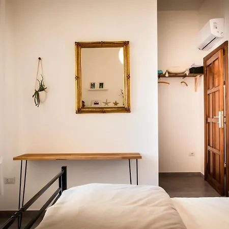 بيت ضيافة Domus Eura كالياري